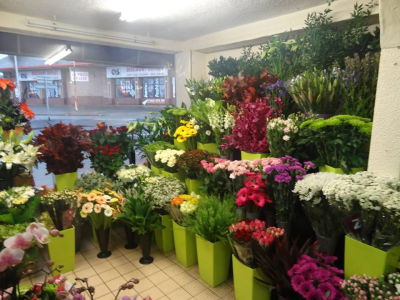 Florist Choice Hand-tied - An expert artisan florist will design a hand-tied filled with the finest quality seasonal flowers, perfectly wrapped and delivered in water.